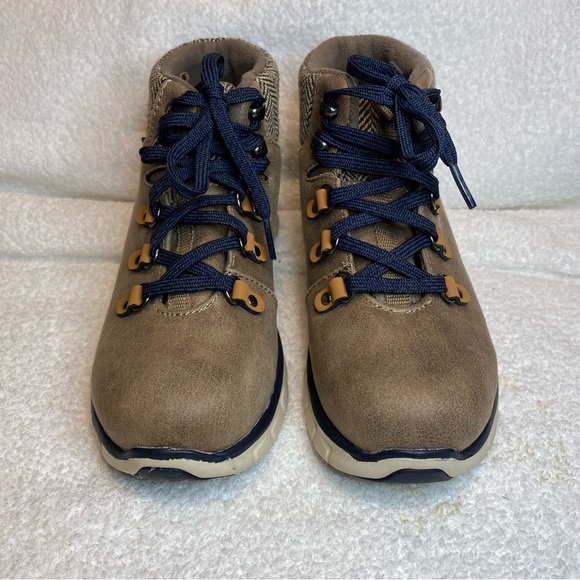 Skechers Synergy Women's Mountain Dreamer Ankle Boots Taupe Memory Foam Size 5 - Picture 2 of 14